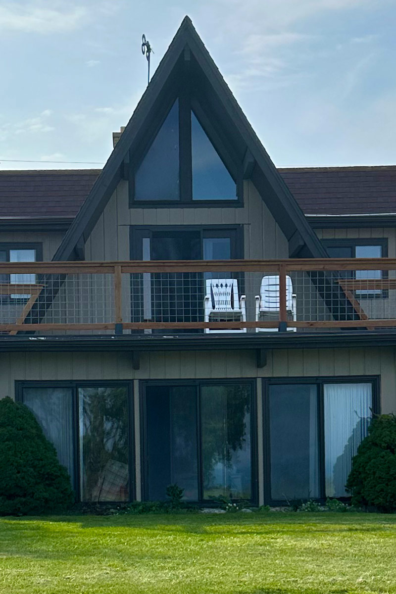 Bed and breakfast lakeside porch