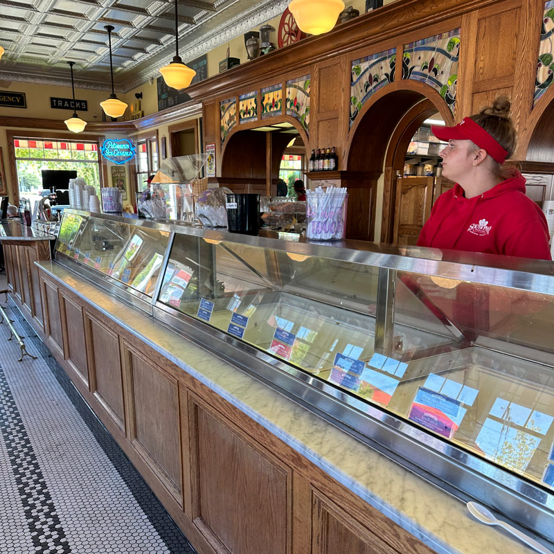 South Pier Ice cream Parlor at Blue Harbor